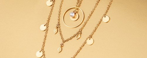 Multilayered necklaces.