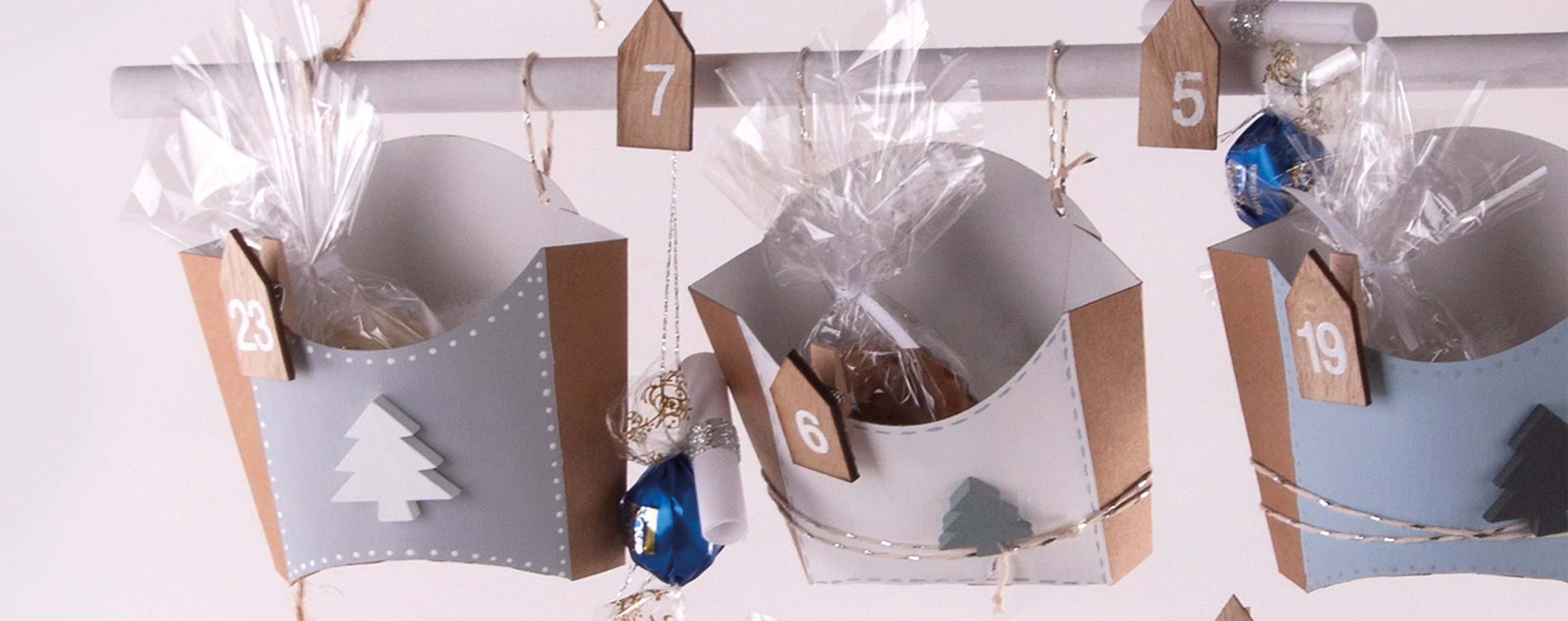 Advent calendar with cardboard-window shutter