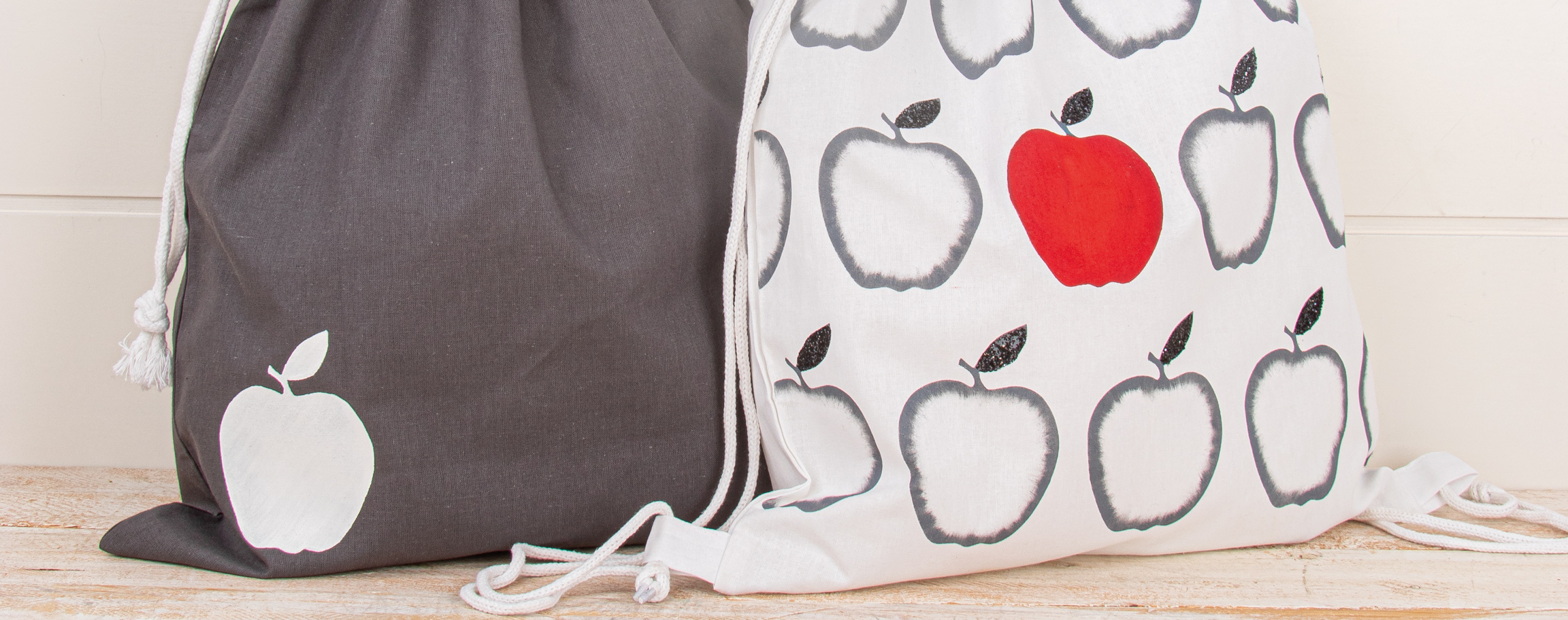 Cotton bag with a white apple
