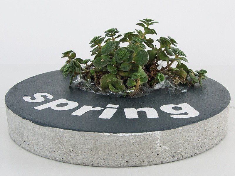 Round tiles out of cement „Spring“