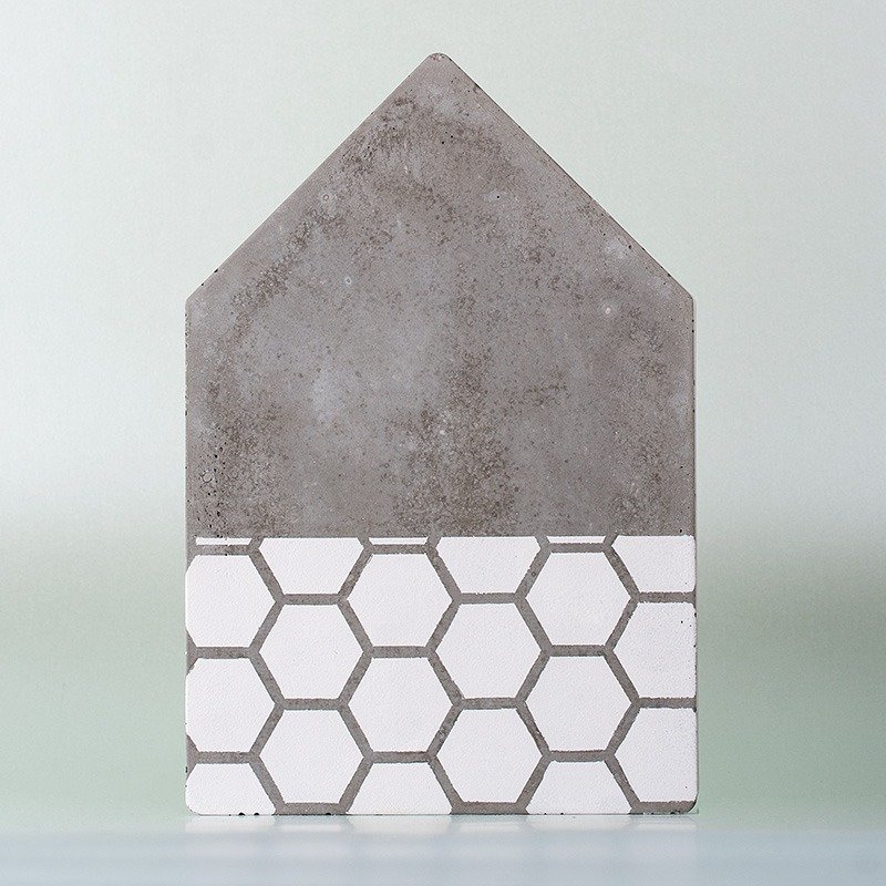 Cement-house  with a half honeycomb