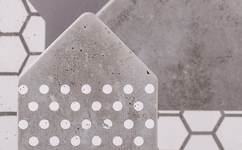 Beton-Haus mit Punkten