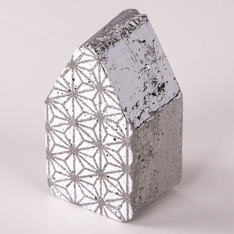 The stencilled cement-house