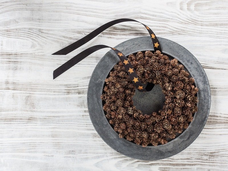 Black side plate  out of creative-cement