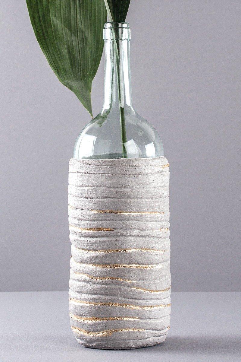 Flaschenvase mit Linienmuster