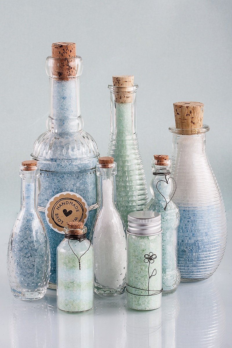 Glass vessels with bath salt
