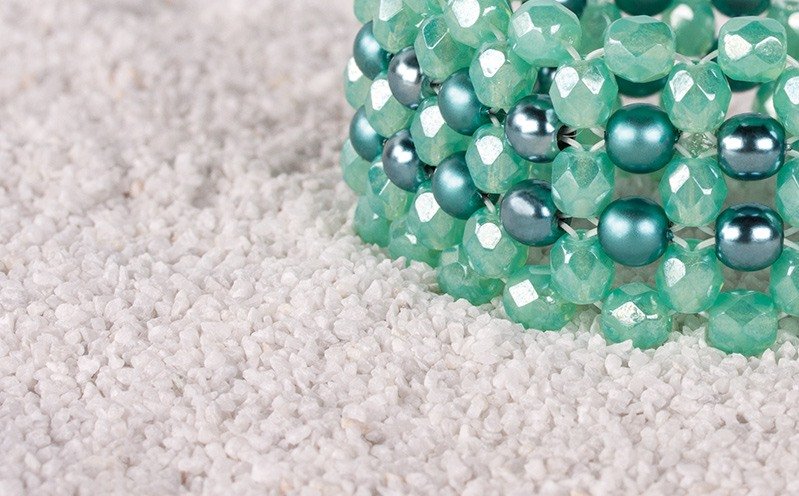 Grünes, breites Armband