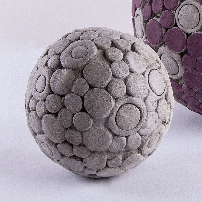Small kneading-cement ball with circles