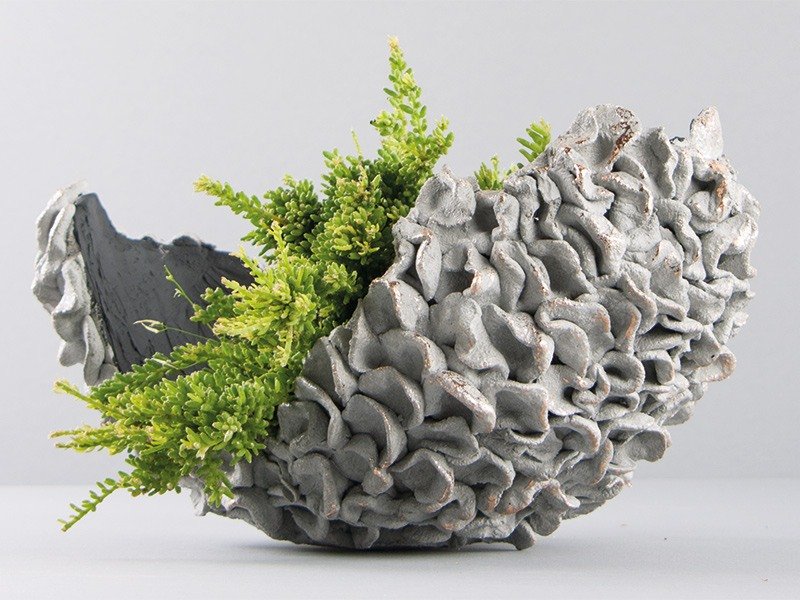 Deco-bowls out of the kneading-cement in folded optics