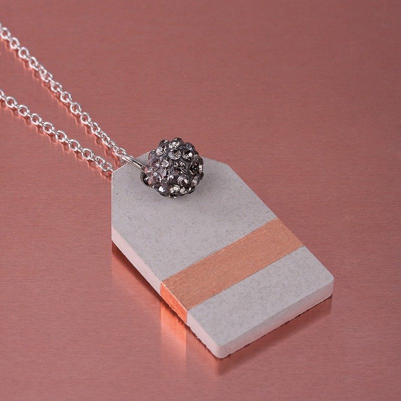 Copper-coloured jewellery pendant tag