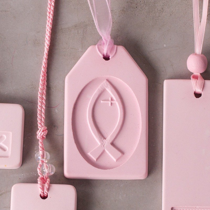 Pink-coloured gift tag