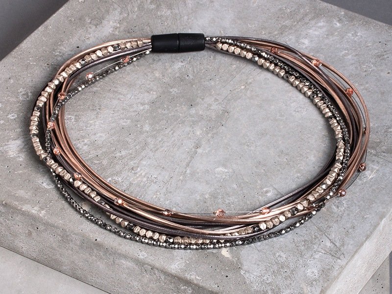 Roségoldene Kette mit Metallic-Bändern