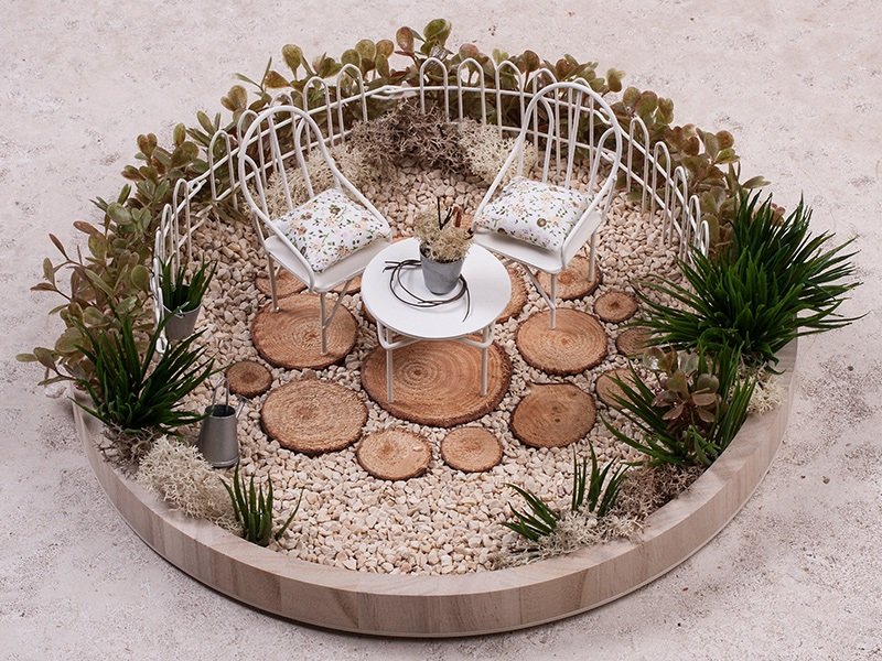 Round wooden tray with mini-garden