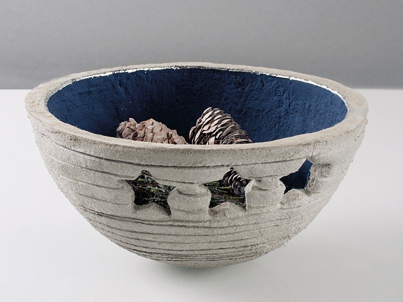 Bowl with star-motifs out of kneading-cement