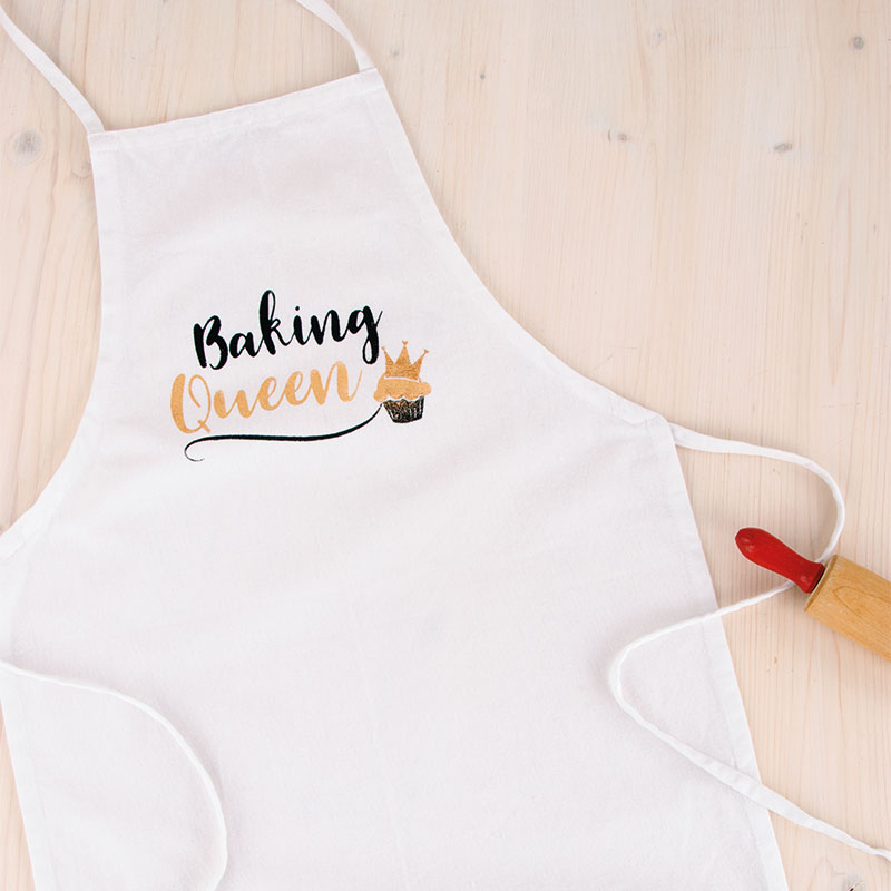 White child’s apron „Baking Queen“