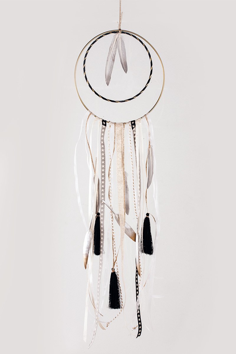 Schwarz-goldfarbener Metallring-Traumfänger