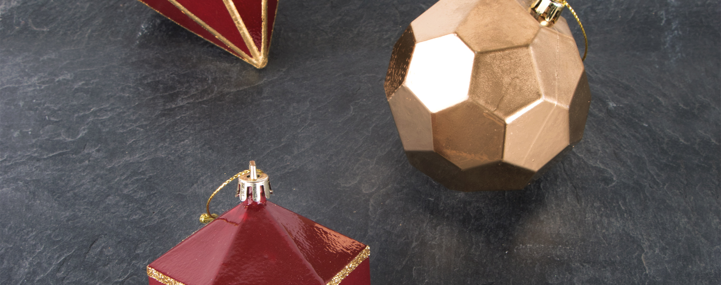 Christmas bauble „Liv“ Royal red & gold stripes